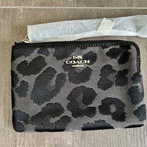 NWOT Coach wristlet